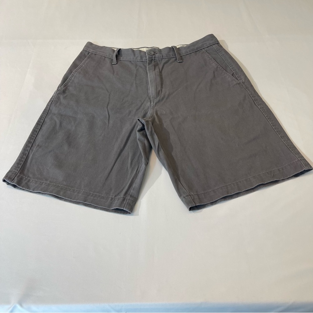 EDDIE BAUER MENS SHORTS, SIZE 32, VERY GOOD CONDITION, PREOWNED